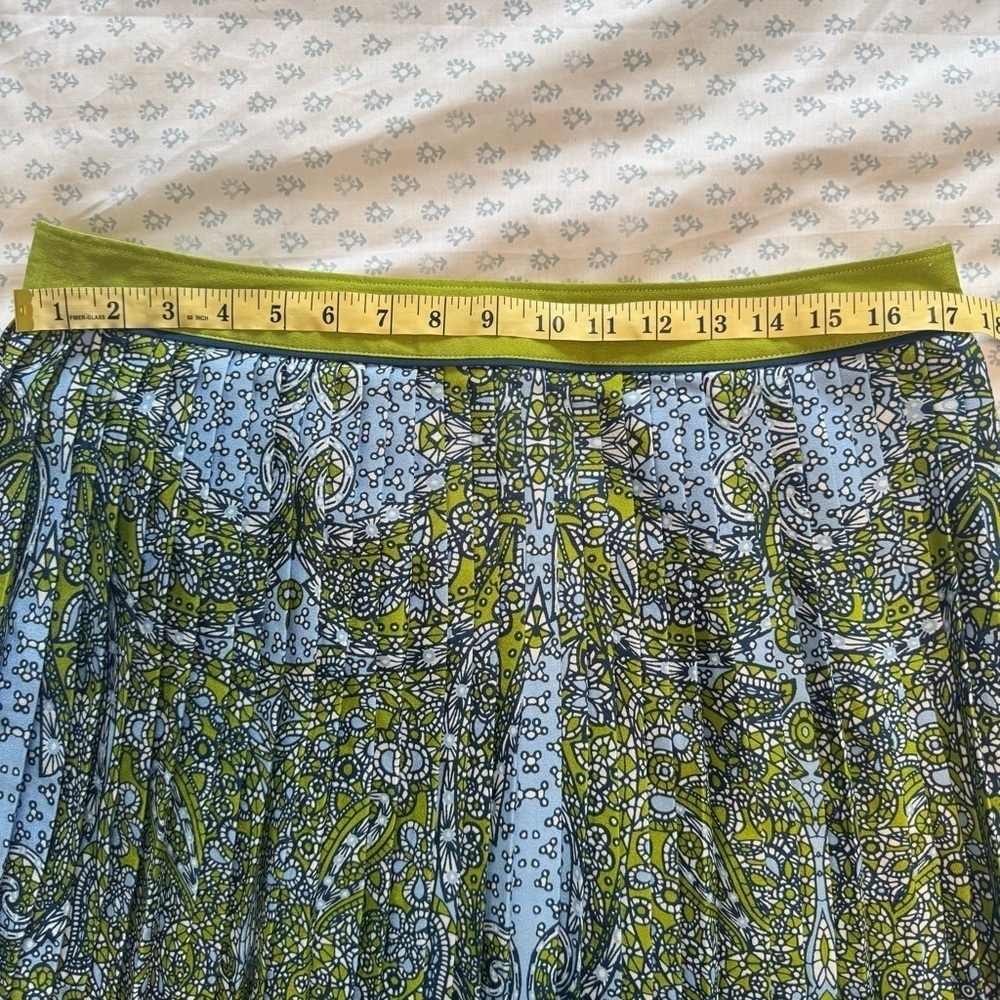 Lands End Women’s Stylish Pleated Skirt in Green and Blue Size 12 - Picture 3 of 6